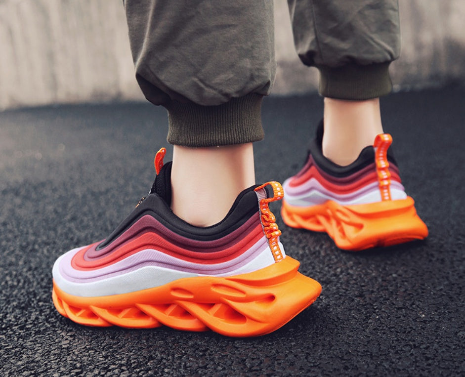 Breathable mesh running shoes