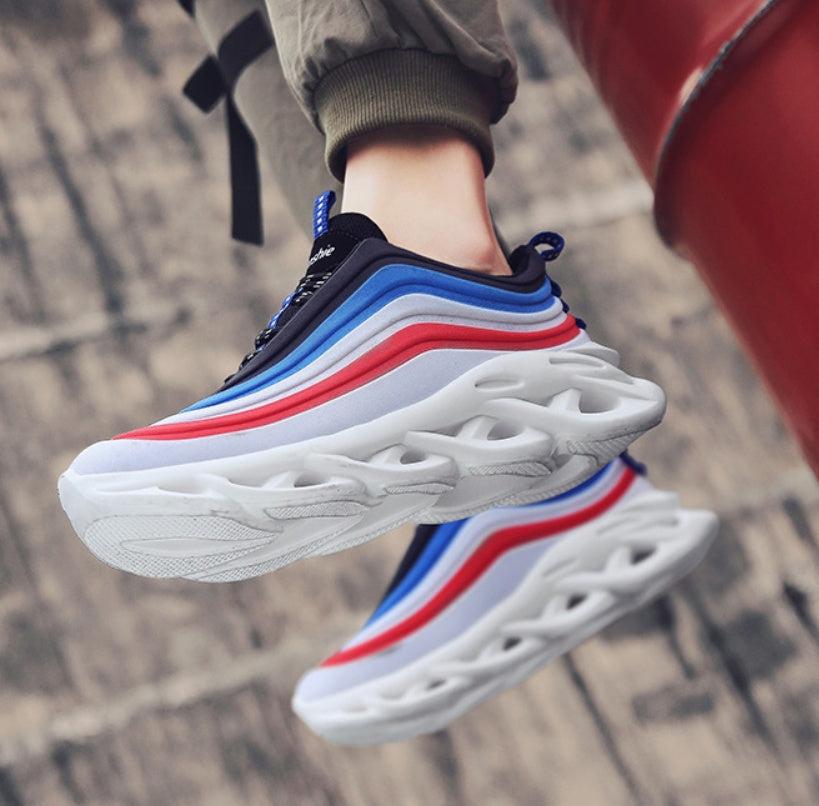 Breathable mesh running shoes