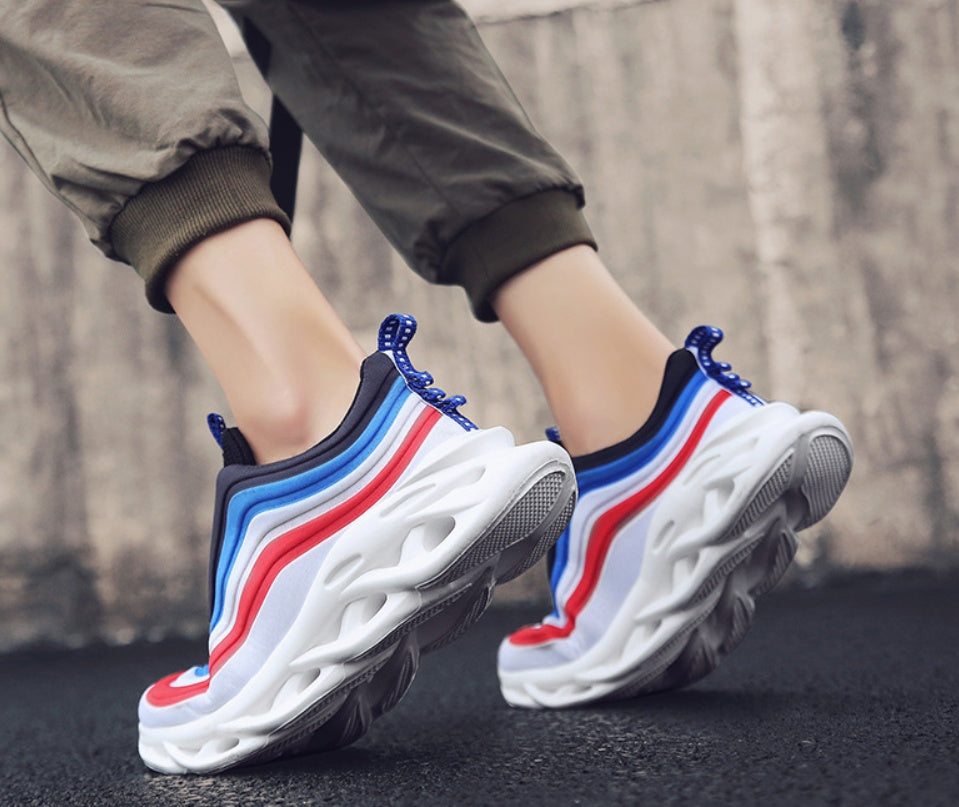 Breathable mesh running shoes