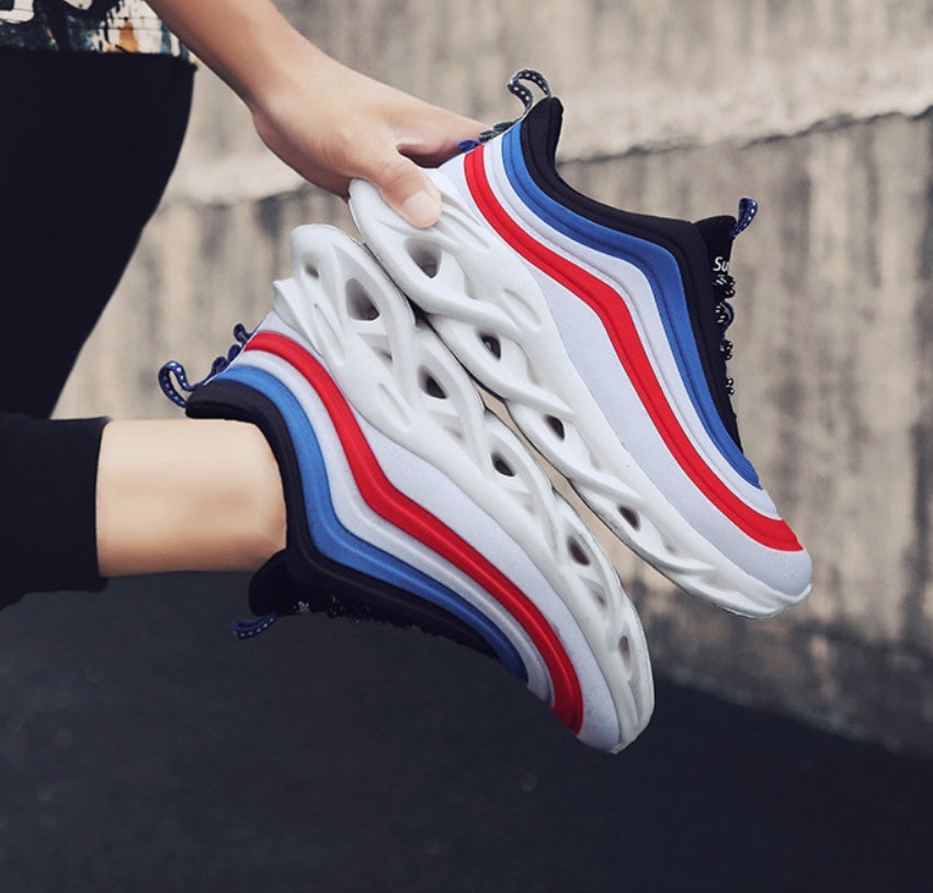 Breathable mesh running shoes